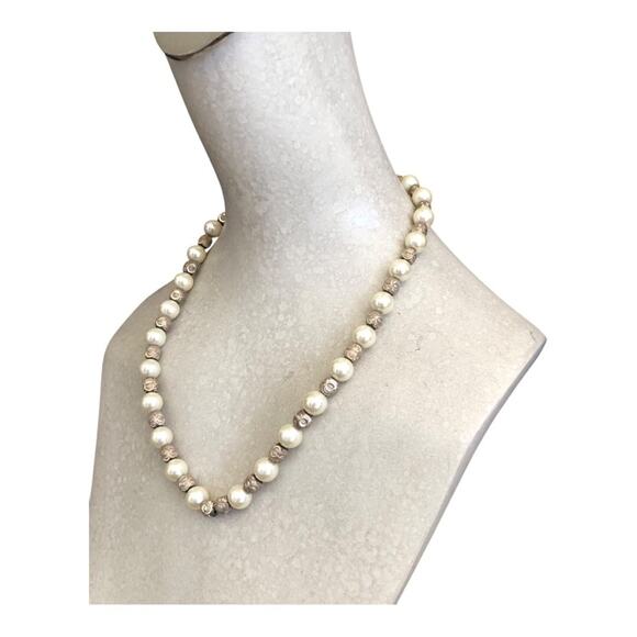 Handmade Vintage Inspired Faux Pearls And Gold Gemstones Hook Closure Necklace - Picture 6 of 9